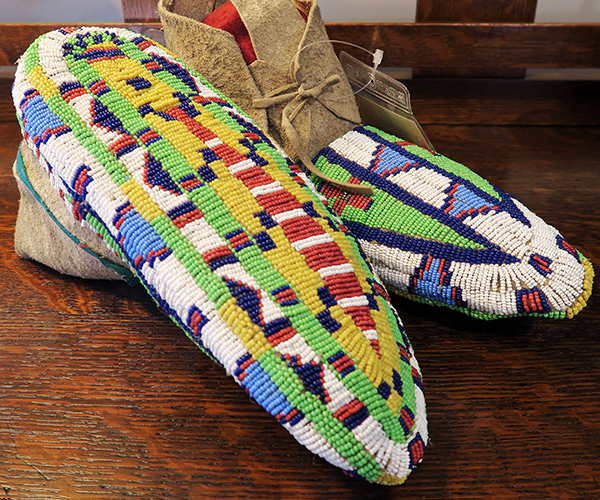sioux-beaded-moccasins-1880